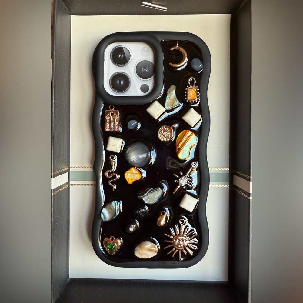 House of Harlow 1960 NWT Unique Charm Mosaic Black iPhone 15 Phone Case - Picture 2 of 9